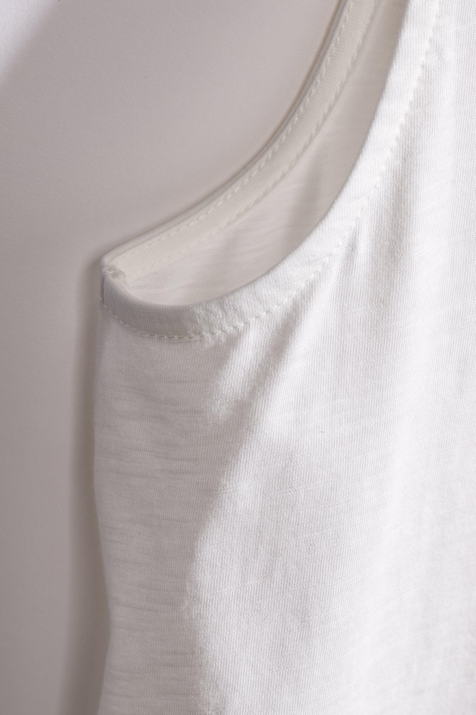 CKS - TOSCA - mouwloze top - wit